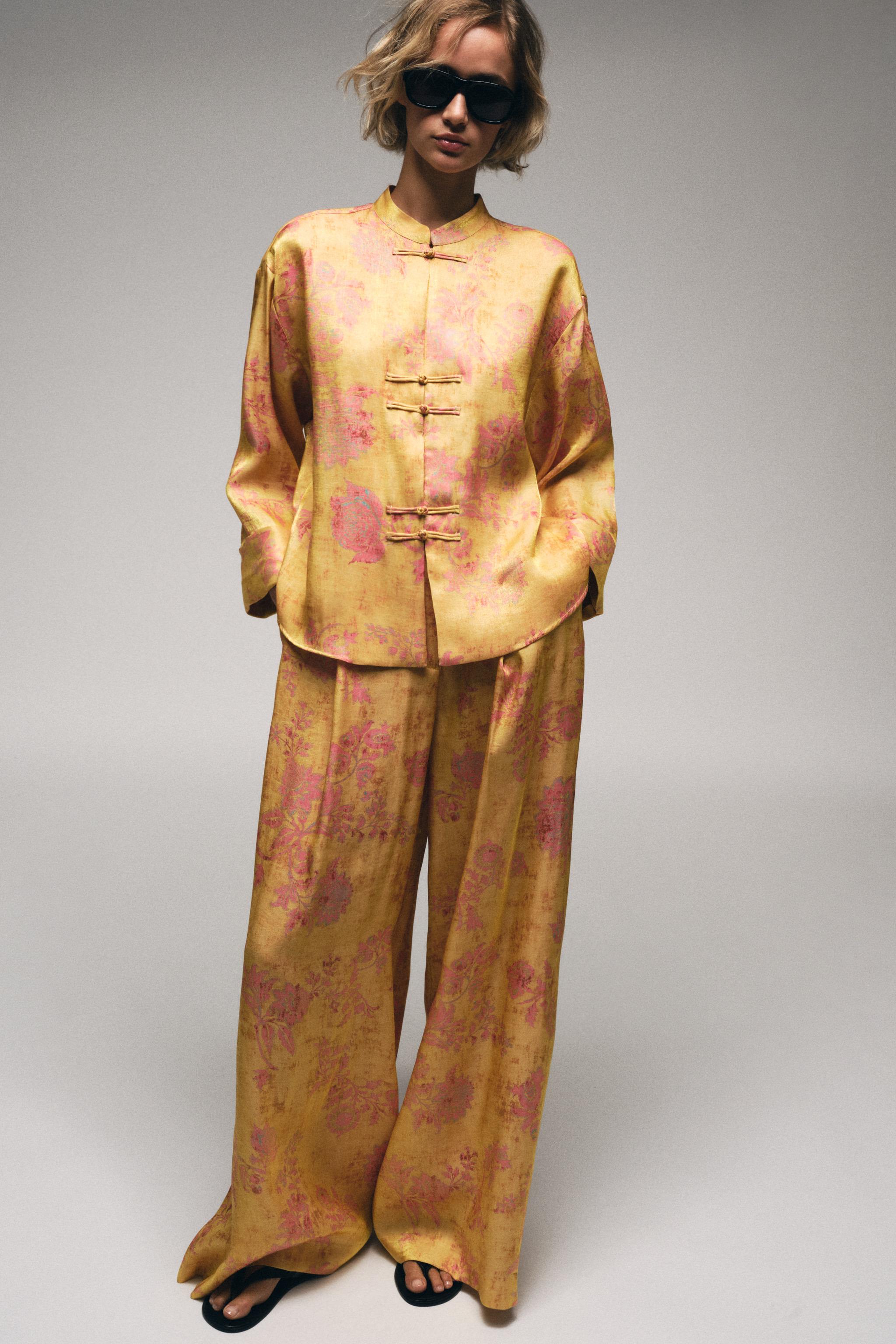 CHEMISE À IMPRIMÉ FLEURI ET BRANDEBOURGS